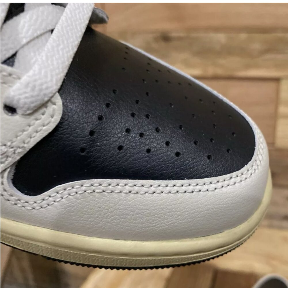 New Women's 9 / Men's 7.5 Nike Air Jordan 1 Low Jade Smoke w/ BOX - Picture 6 of 8